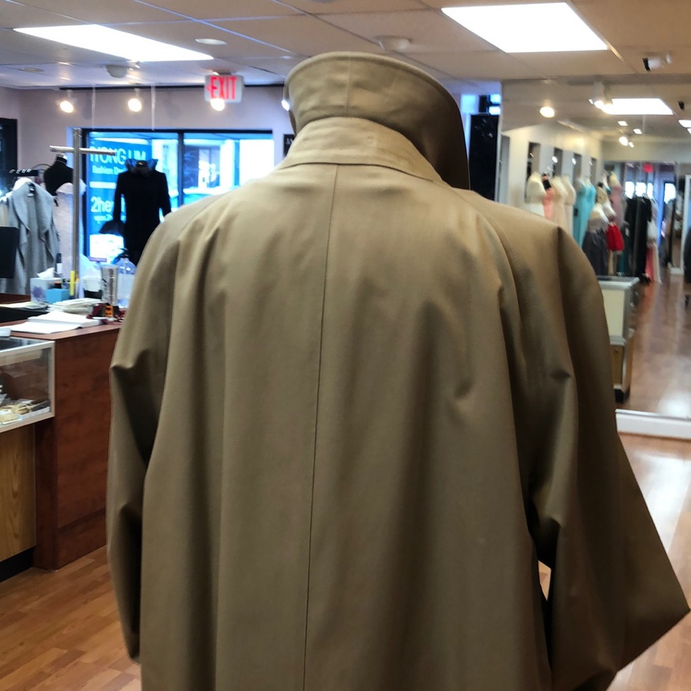 Men’s Burberry raincoat with zip out lining - Picture 5 of 8